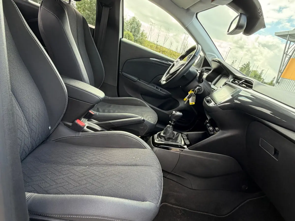1.2 GS Line - Summit White/Marvel Black - Carplay/DAB+/Camera