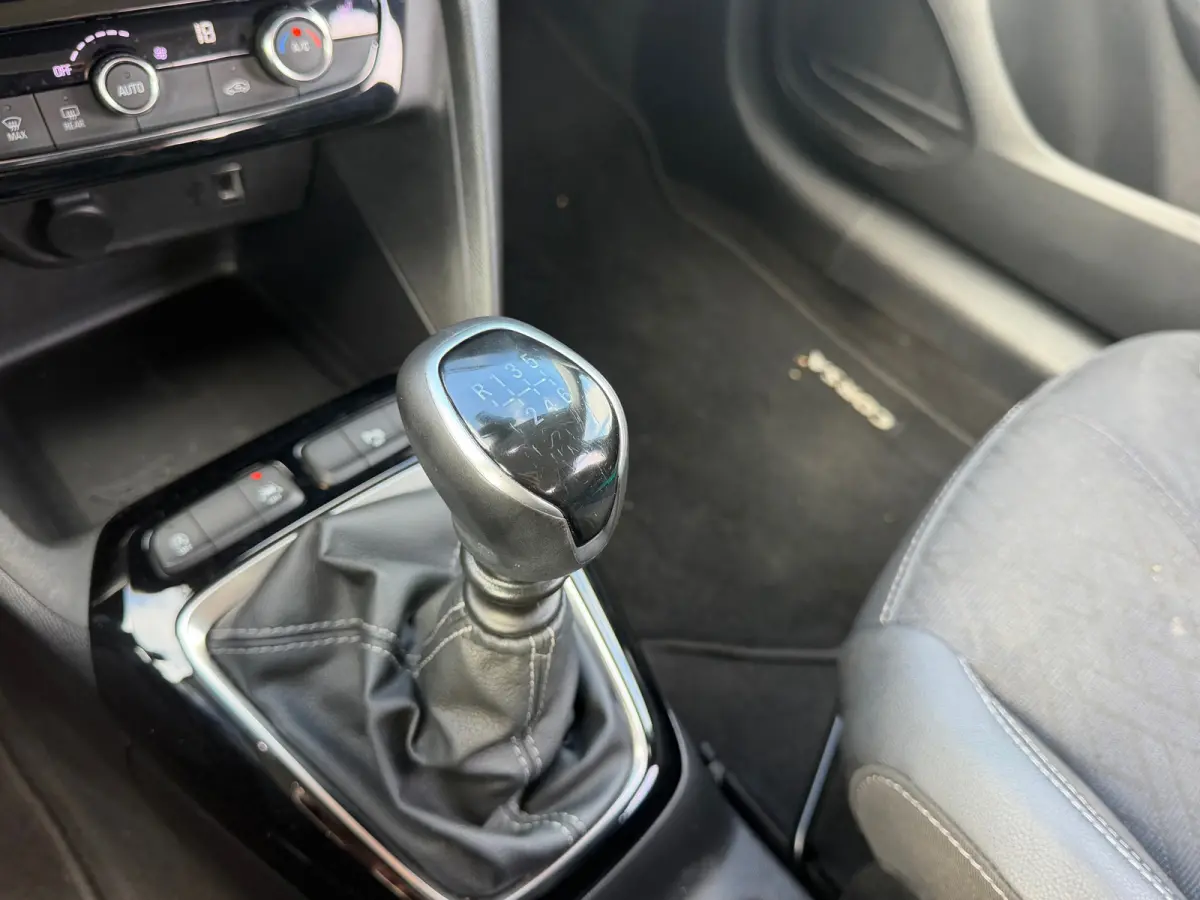 1.2 GS Line - Summit White/Marvel Black - Carplay/DAB+/Camera