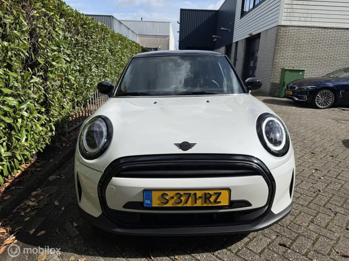 1.5 Cooper Camden Plus Edition BTW auto!