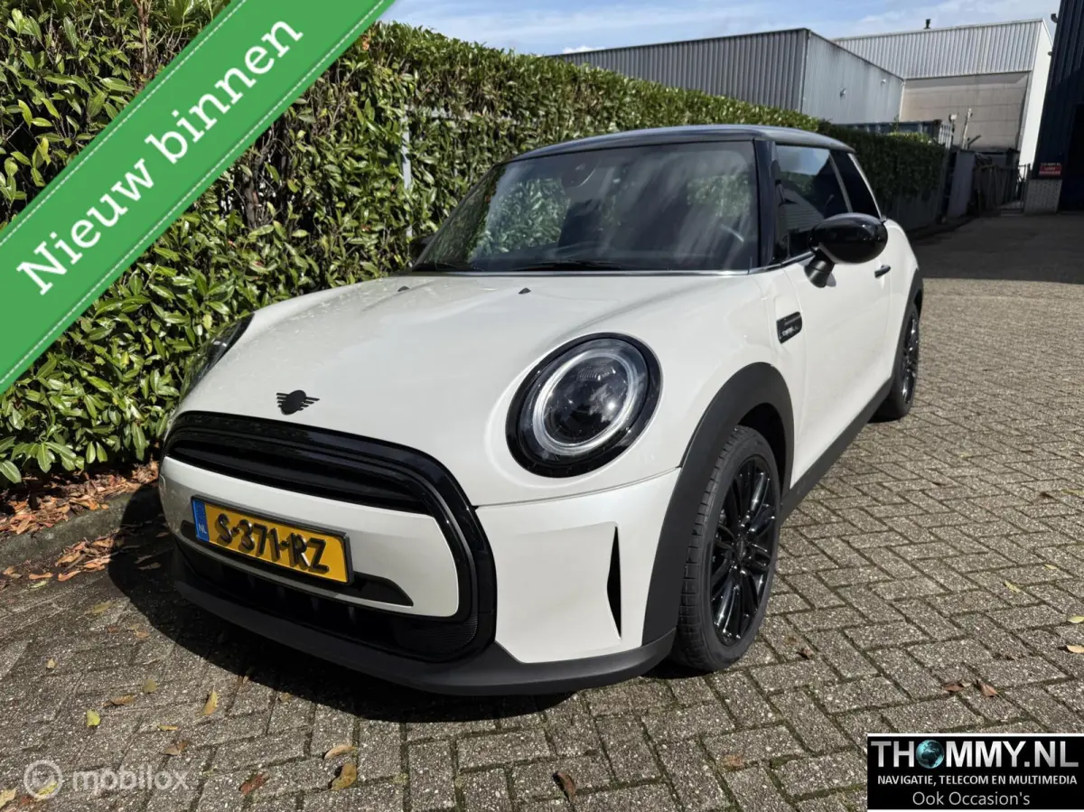 1.5 Cooper Camden Plus Edition BTW auto!