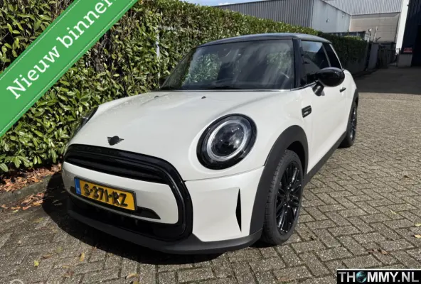 1.5 Cooper Camden Plus Edition BTW auto!