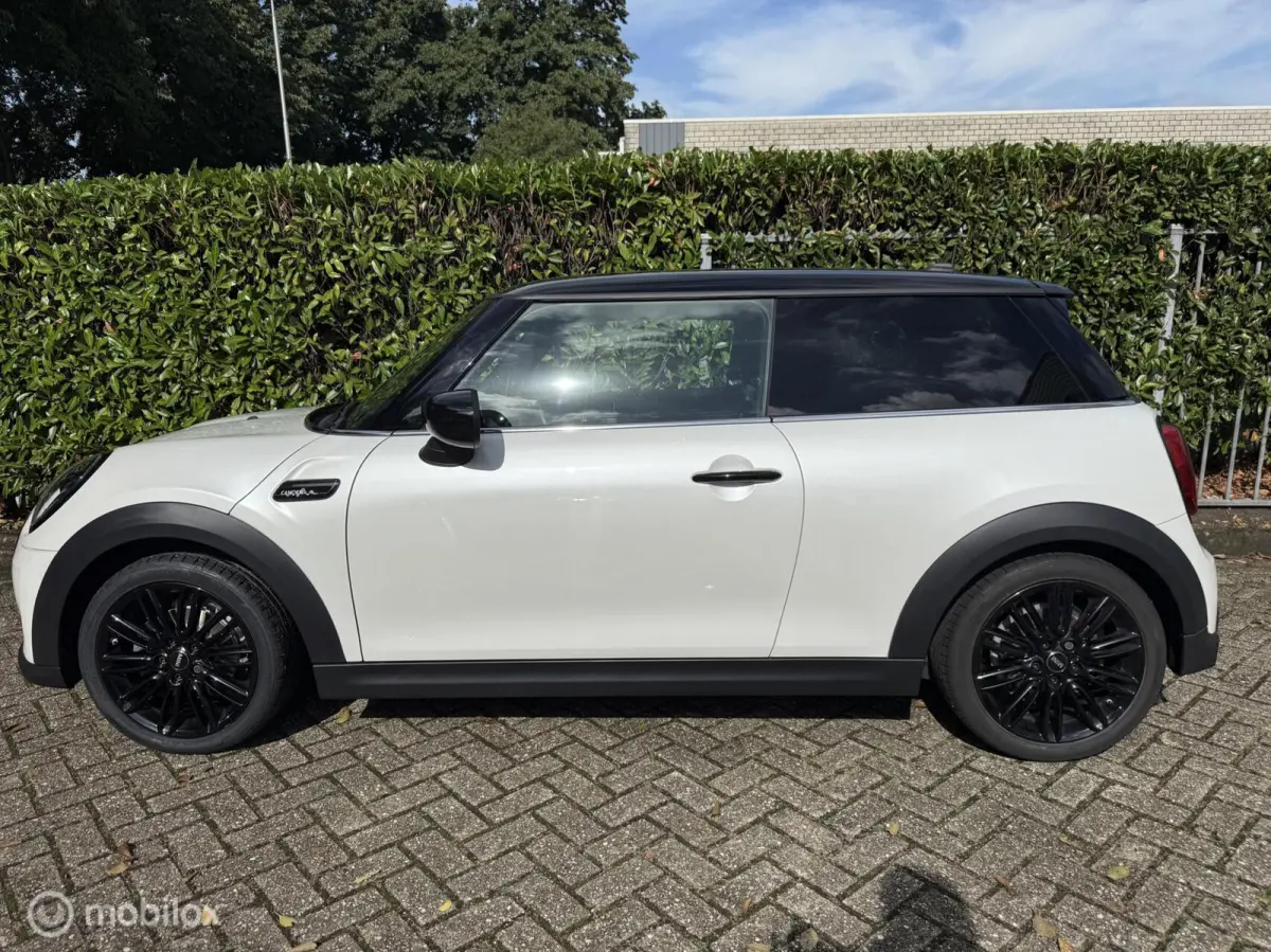 1.5 Cooper Camden Plus Edition BTW auto!