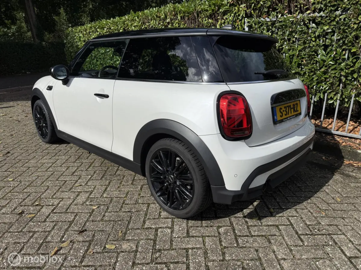 1.5 Cooper Camden Plus Edition BTW auto!