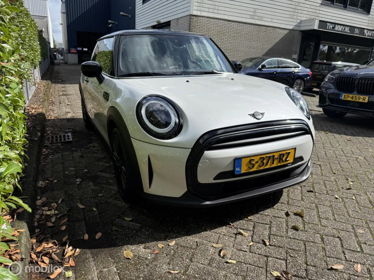 1.5 Cooper Camden Plus Edition BTW auto!