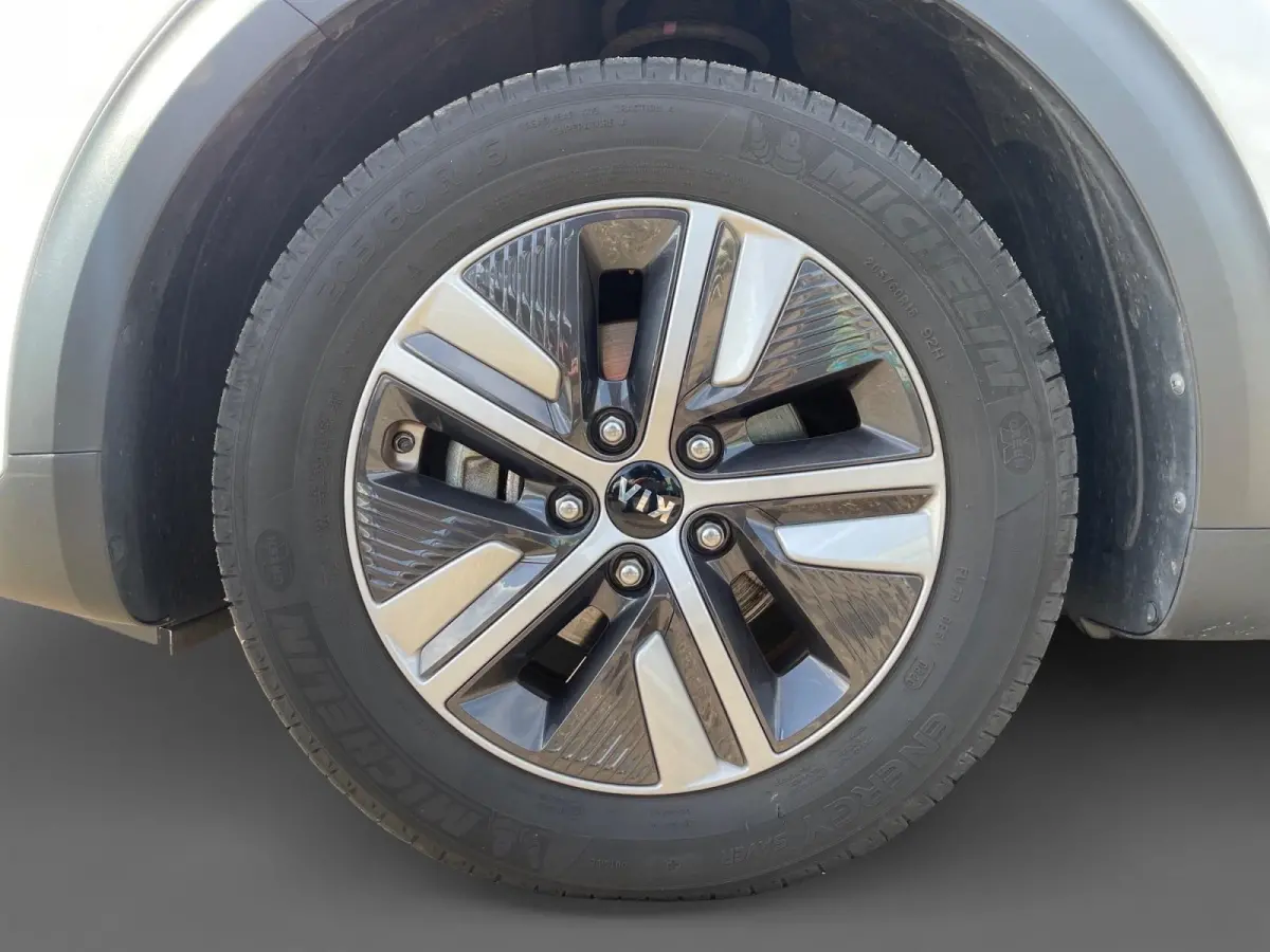 1.6 GDi PHEV DynamicLine | Climate control | Adaptive cruise control | Stoel + stuur verwarming