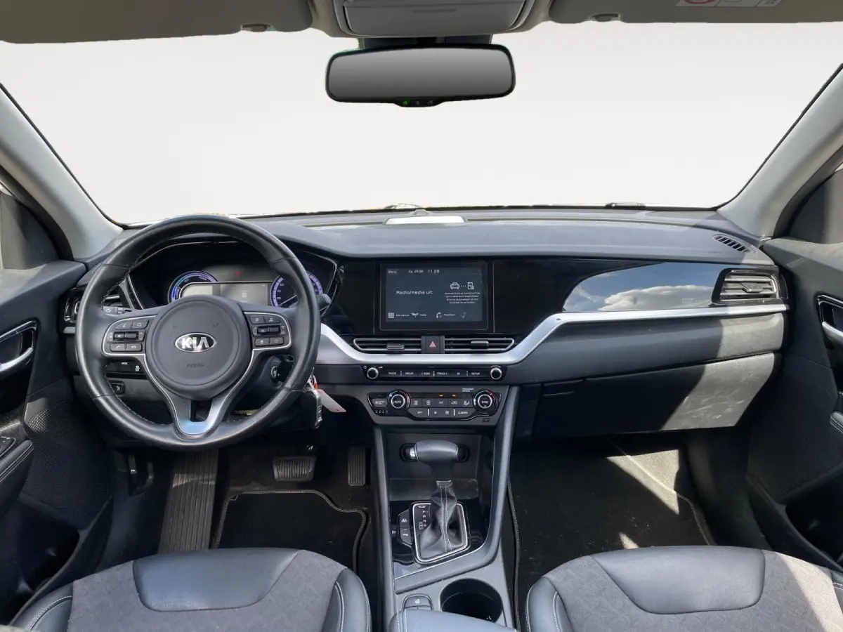 1.6 GDi PHEV DynamicLine | Climate control | Adaptive cruise control | Stoel + stuur verwarming