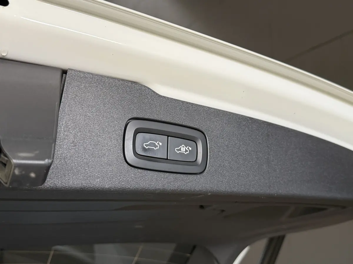 2.0 T8 Twin Engine AWD Inscription | Panoramadak | 360 camera | Harman/Kardon | Adaptive cruise | Stoelverwarming
