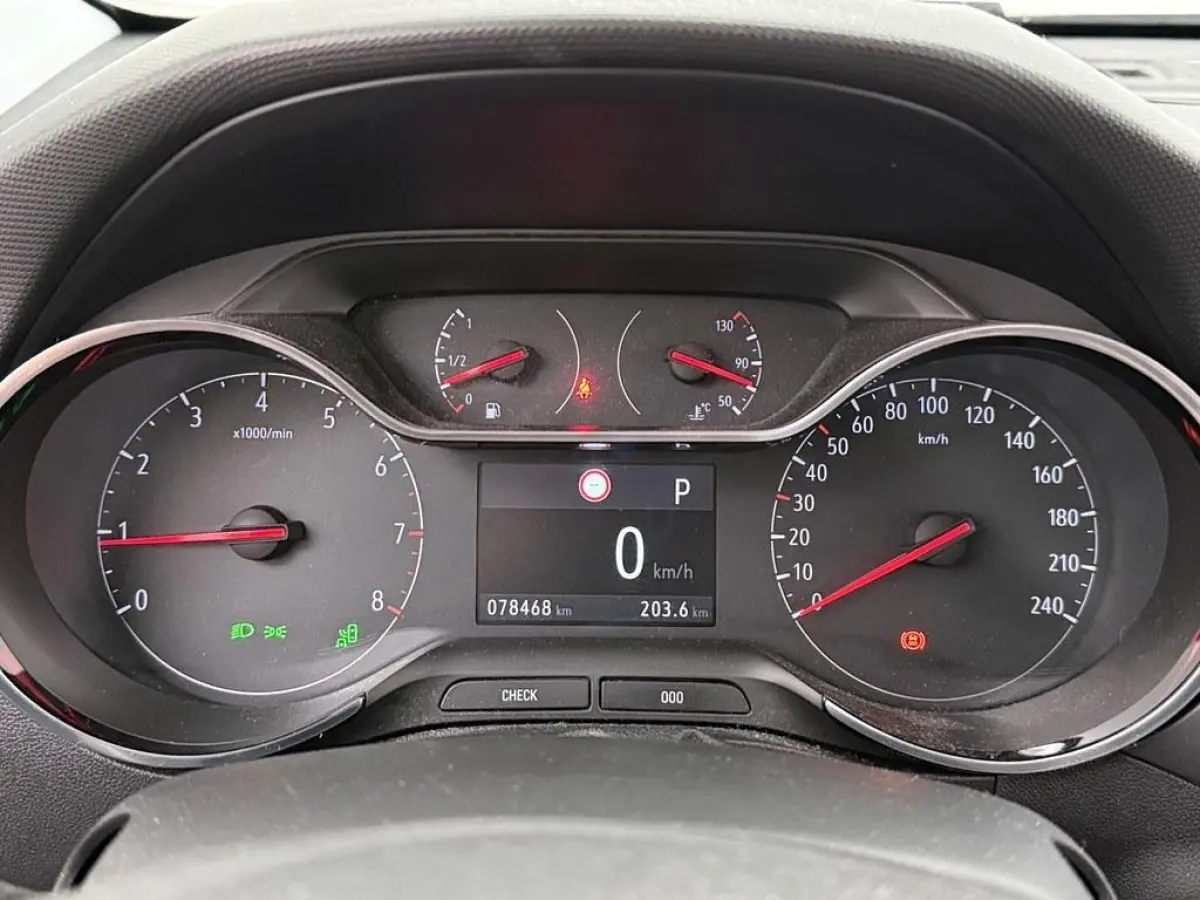 1.2T 130pk Automaat Ultimate Trekhaak/Alcantara/ 4S.Banden/Winterpakket/Camera/Nav/Keyless