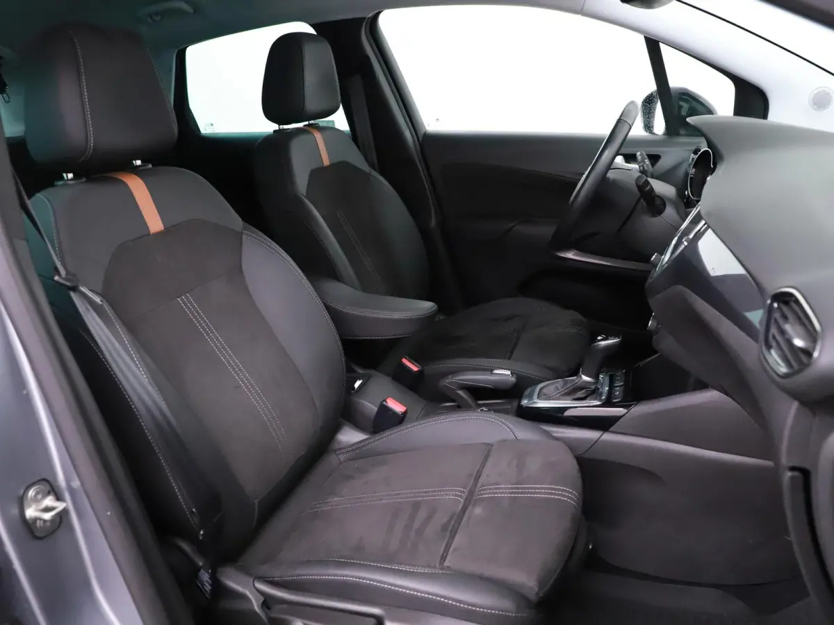 1.2T 130pk Automaat Ultimate Trekhaak/Alcantara/ 4S.Banden/Winterpakket/Camera/Nav/Keyless