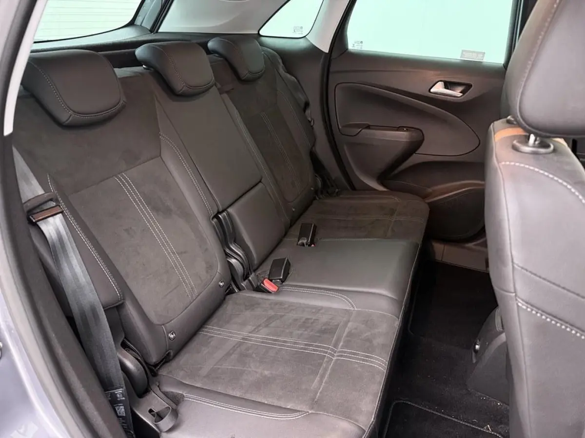 1.2T 130pk Automaat Ultimate Trekhaak/Alcantara/ 4S.Banden/Winterpakket/Camera/Nav/Keyless