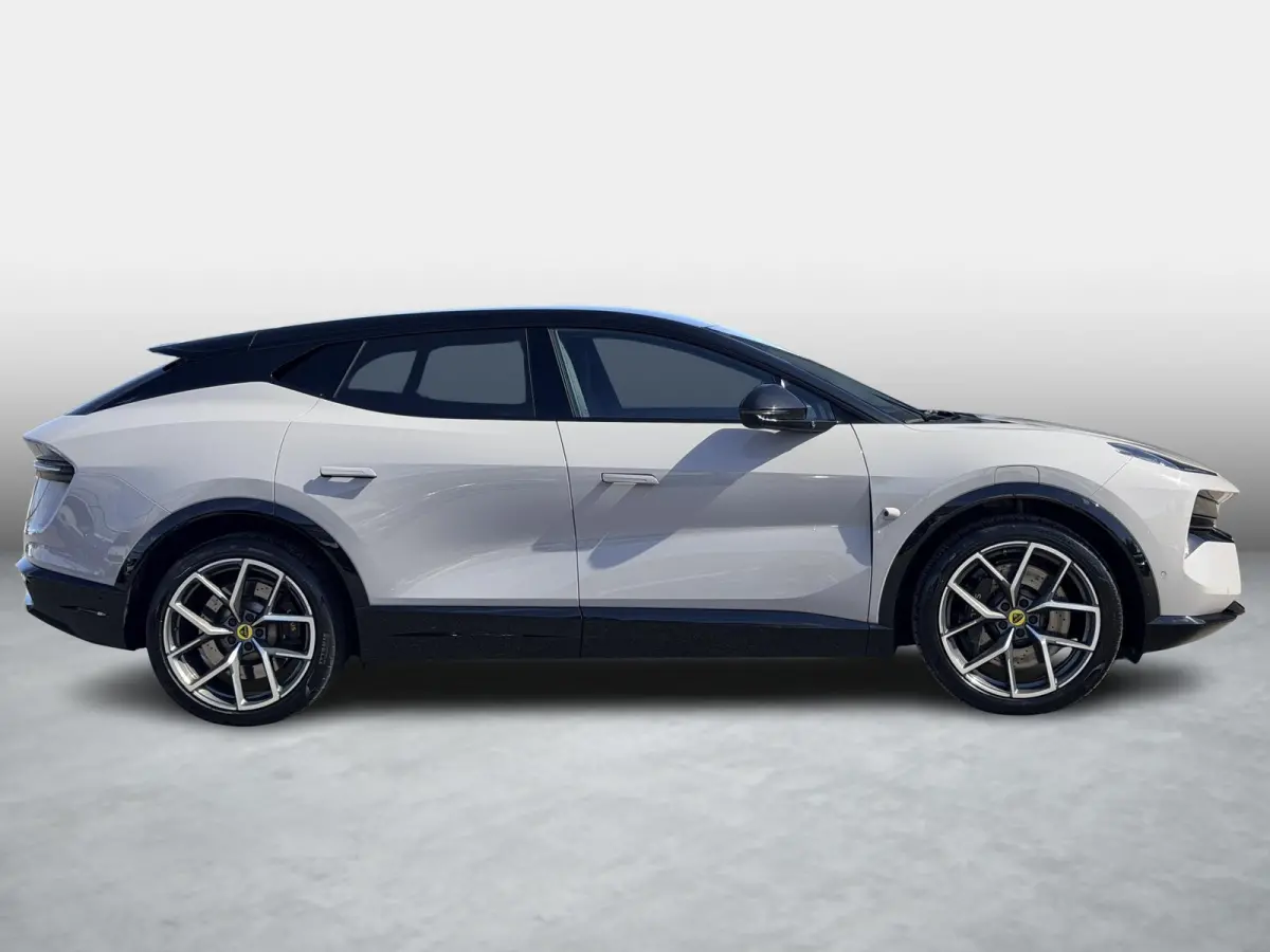 EDS 450+ 4WD 112 kWh SoH 98% | 22” | Lotus Carbon Pack | 612 PK | Kaimu Grey | 8jr Accugarantie | 5jr Fabrieksgarantie |