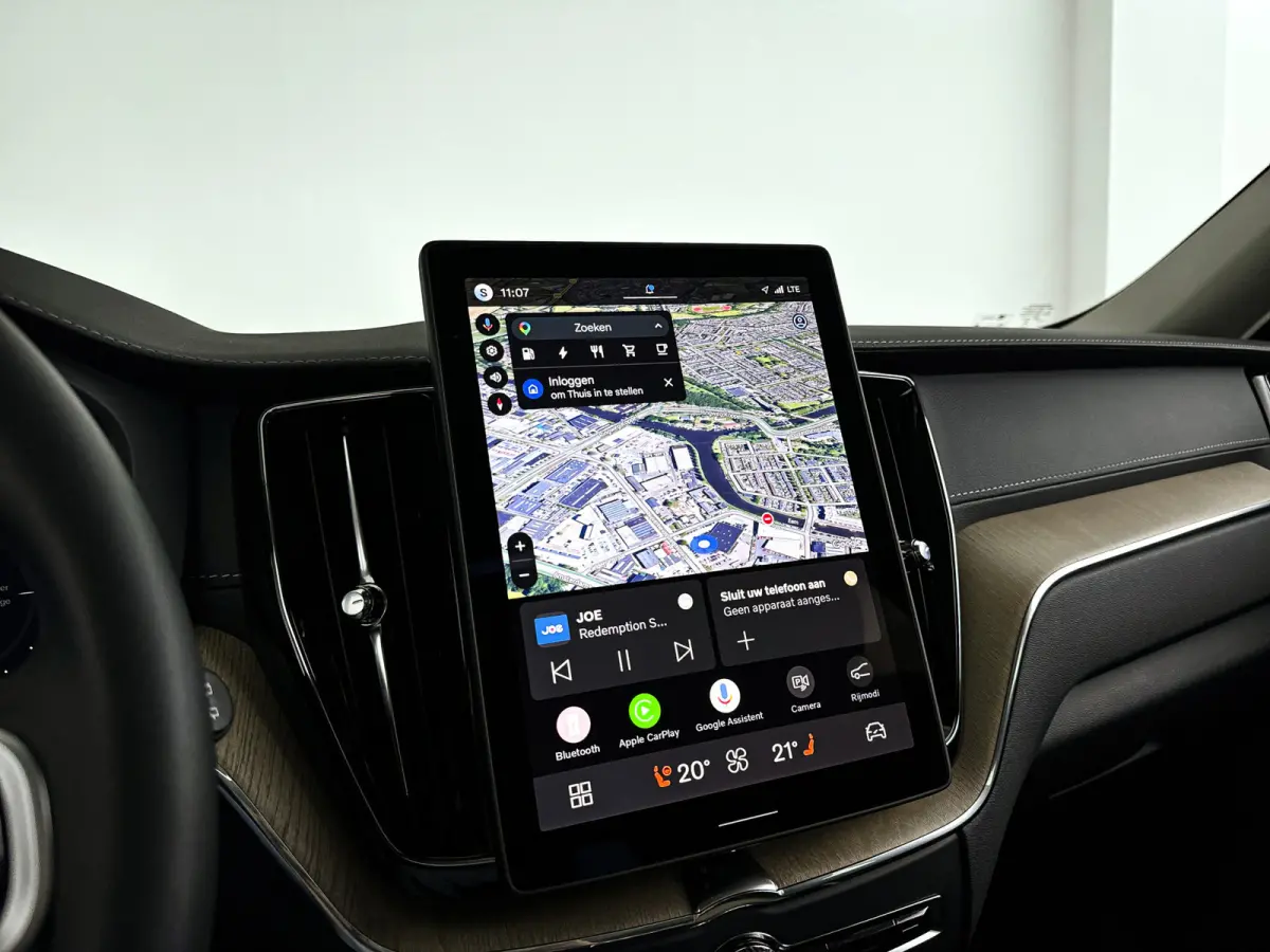 T6 Plug-in hybrid AWD Ultra Dark | SOH 100% | Panoramadak | 360° camera | Luchtvering | Head-up display | Luchtvering | Stoel- en stuurverwarming | Trekhaak