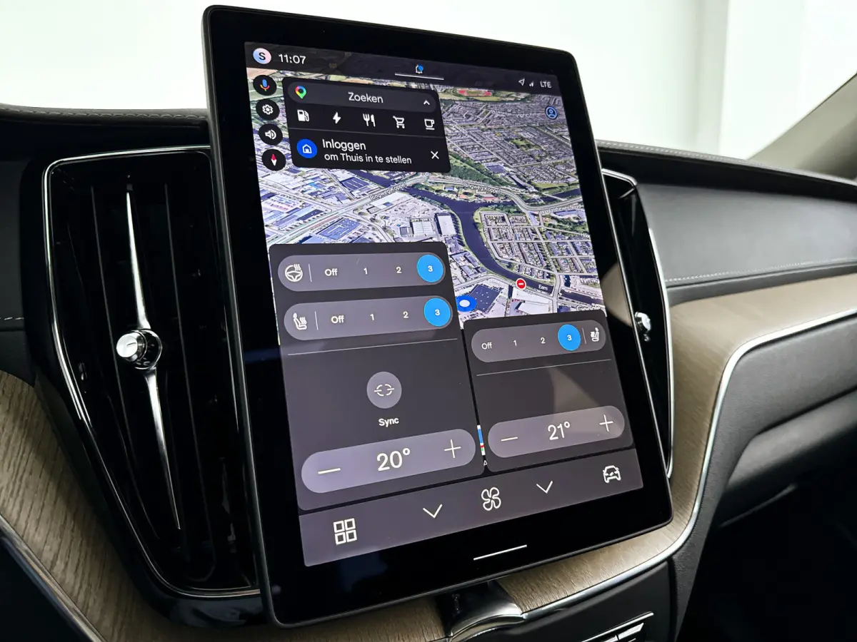 T6 Plug-in hybrid AWD Ultra Dark | SOH 100% | Panoramadak | 360° camera | Luchtvering | Head-up display | Luchtvering | Stoel- en stuurverwarming | Trekhaak