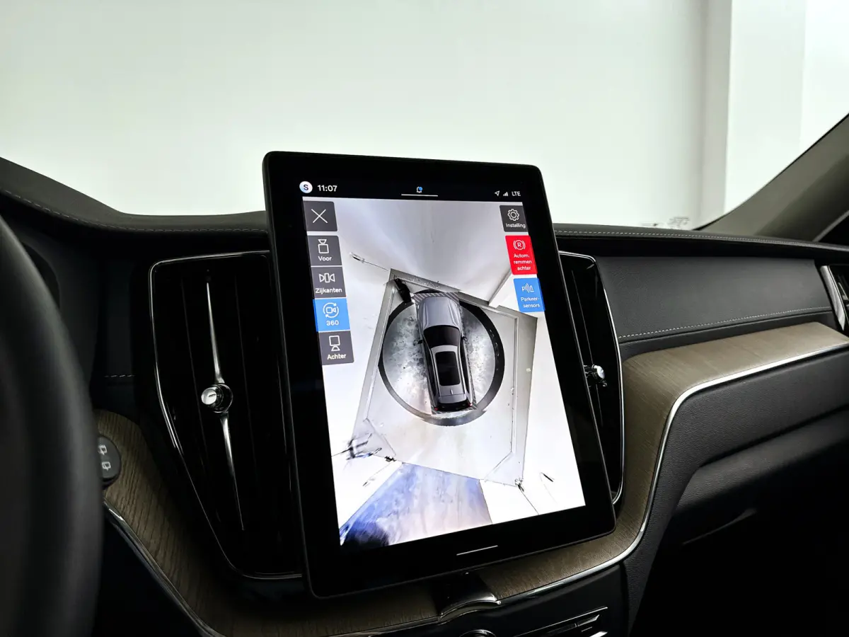 T6 Plug-in hybrid AWD Ultra Dark | SOH 100% | Panoramadak | 360° camera | Luchtvering | Head-up display | Luchtvering | Stoel- en stuurverwarming | Trekhaak