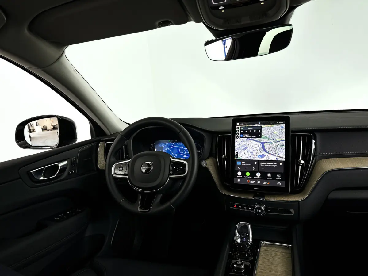 T6 Plug-in hybrid AWD Ultra Dark | SOH 100% | Panoramadak | 360° camera | Luchtvering | Head-up display | Luchtvering | Stoel- en stuurverwarming | Trekhaak