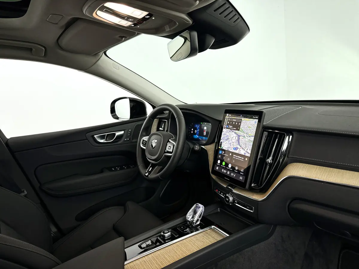 T6 Plug-in hybrid AWD Ultra Dark | SOH 100% | Panoramadak | 360° camera | Luchtvering | Head-up display | Luchtvering | Stoel- en stuurverwarming | Trekhaak