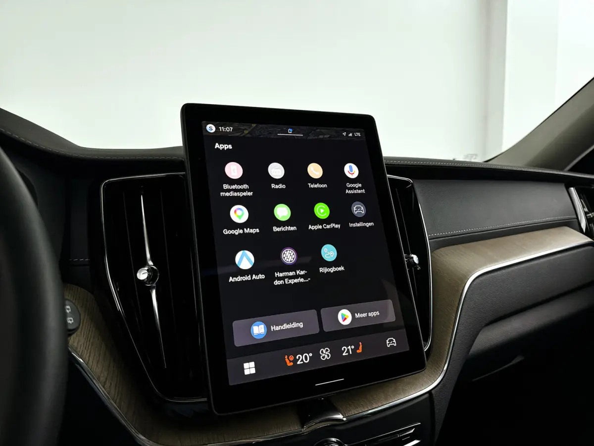 T6 Plug-in hybrid AWD Ultra Dark | SOH 100% | Panoramadak | 360° camera | Luchtvering | Head-up display | Luchtvering | Stoel- en stuurverwarming | Trekhaak