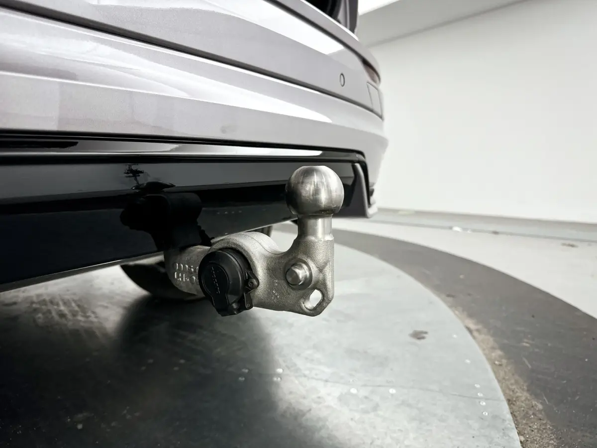 T6 Plug-in hybrid AWD Ultra Dark | SOH 100% | Panoramadak | 360° camera | Luchtvering | Head-up display | Luchtvering | Stoel- en stuurverwarming | Trekhaak