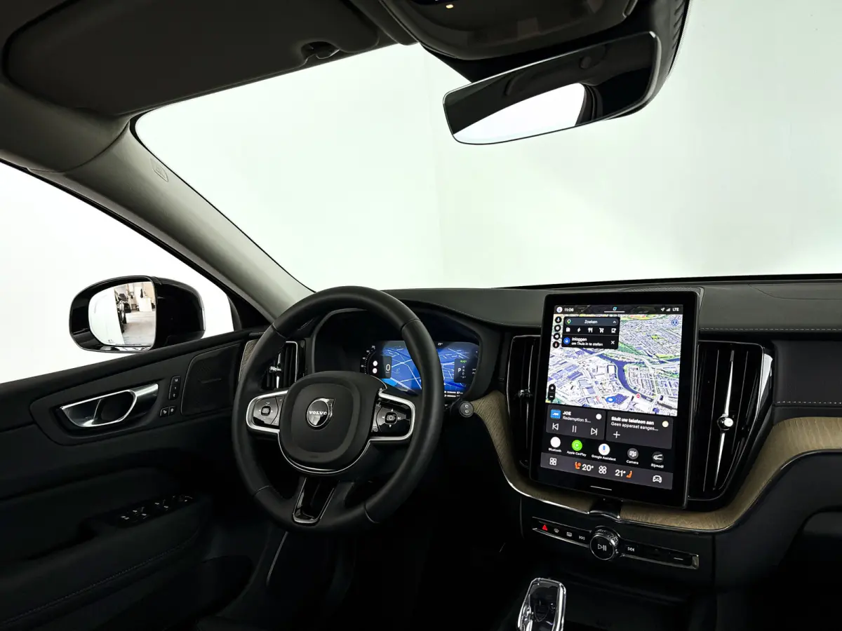 T6 Plug-in hybrid AWD Ultra Dark | SOH 100% | Panoramadak | 360° camera | Luchtvering | Head-up display | Luchtvering | Stoel- en stuurverwarming | Trekhaak