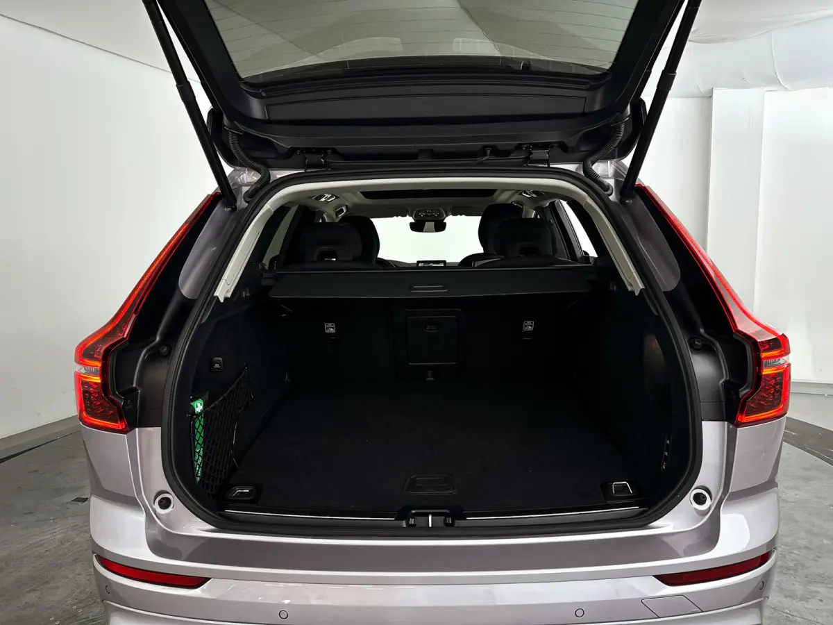 T6 Plug-in hybrid AWD Ultra Dark | SOH 100% | Panoramadak | 360° camera | Luchtvering | Head-up display | Luchtvering | Stoel- en stuurverwarming | Trekhaak