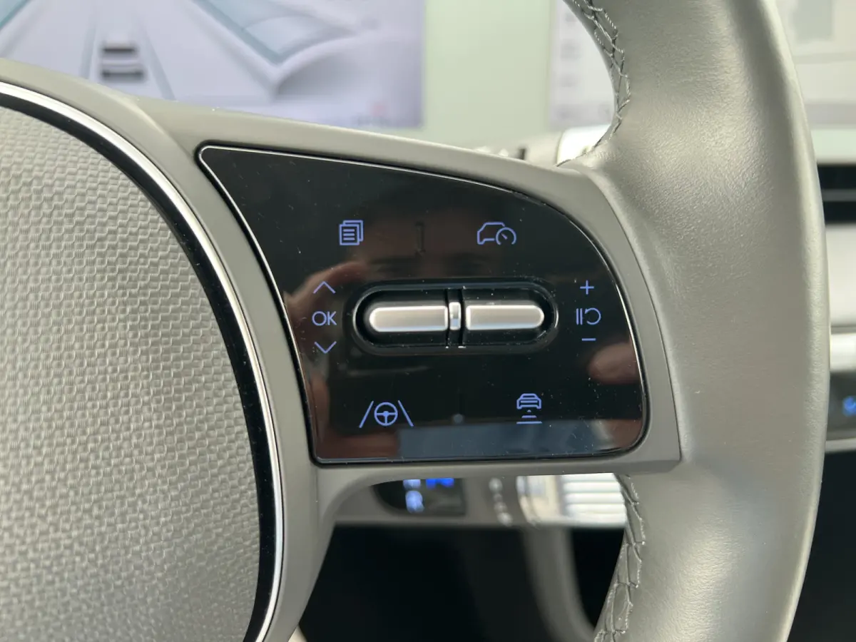 Lounge AWD 73kWh 305pk | SOH 100% | Carplay | Adaptive cruise controle | 360 graden camera | Elektrische achterklep | Dodehoek detectie | Bestuurdersstoel met geheugen | Head-up display | 20