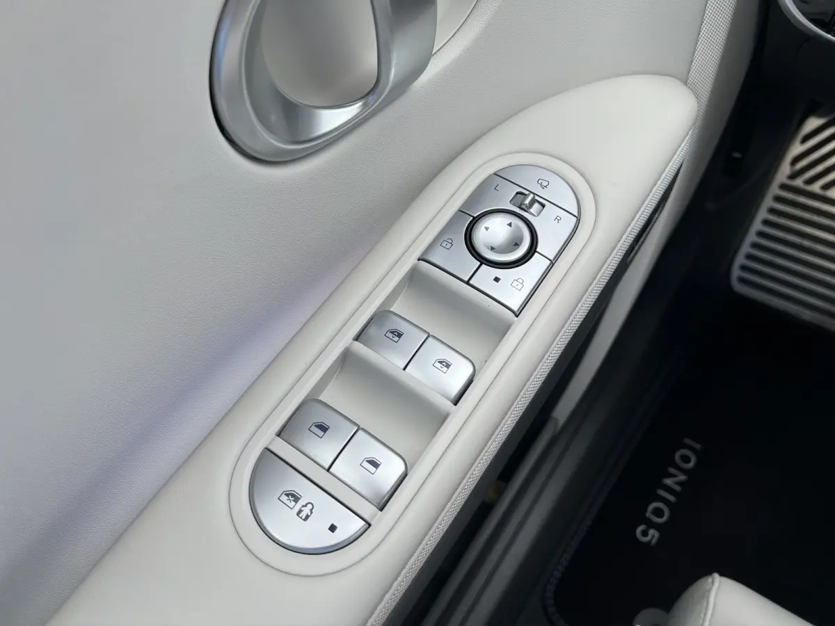 Lounge AWD 73kWh 305pk | SOH 100% | Carplay | Adaptive cruise controle | 360 graden camera | Elektrische achterklep | Dodehoek detectie | Bestuurdersstoel met geheugen | Head-up display | 20