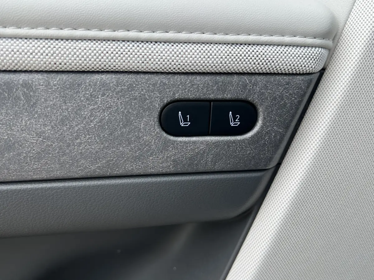 Lounge AWD 73kWh 305pk | SOH 100% | Carplay | Adaptive cruise controle | 360 graden camera | Elektrische achterklep | Dodehoek detectie | Bestuurdersstoel met geheugen | Head-up display | 20