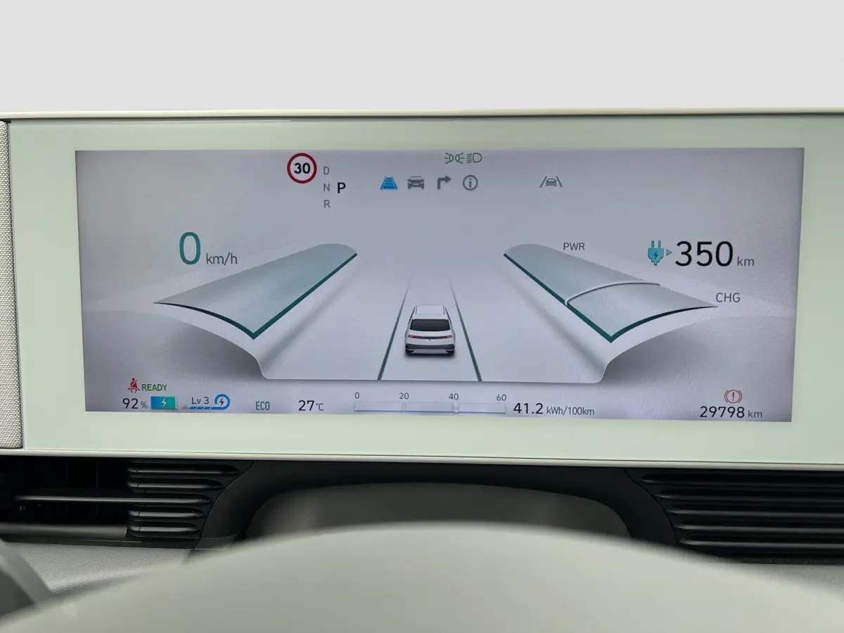 Lounge AWD 73kWh 305pk | SOH 100% | Carplay | Adaptive cruise controle | 360 graden camera | Elektrische achterklep | Dodehoek detectie | Bestuurdersstoel met geheugen | Head-up display | 20