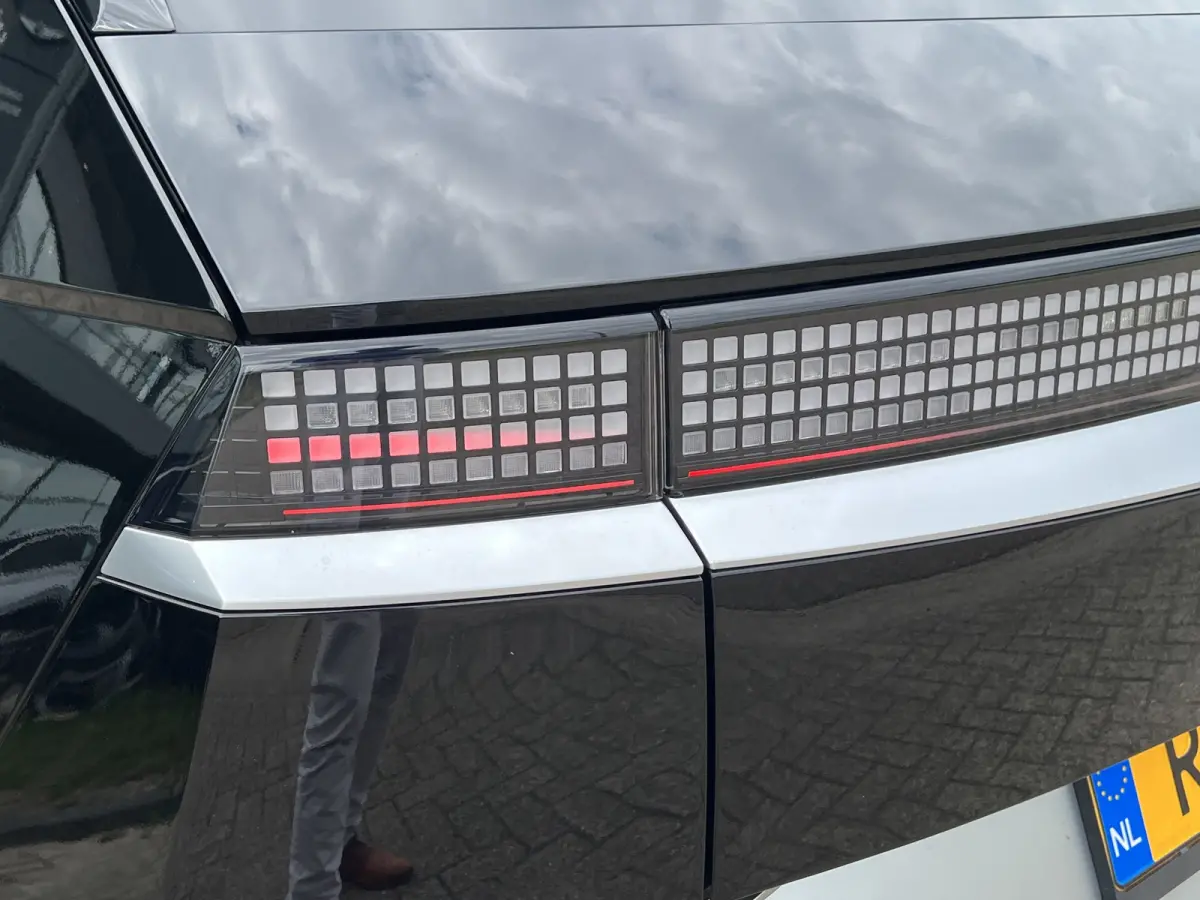 Lounge AWD 73kWh 305pk | SOH 100% | Carplay | Adaptive cruise controle | 360 graden camera | Elektrische achterklep | Dodehoek detectie | Bestuurdersstoel met geheugen | Head-up display | 20