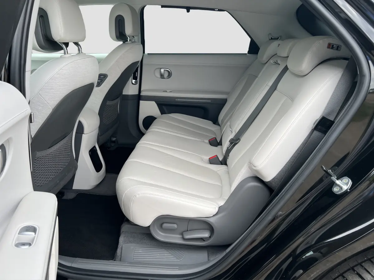 Lounge AWD 73kWh 305pk | SOH 100% | Carplay | Adaptive cruise controle | 360 graden camera | Elektrische achterklep | Dodehoek detectie | Bestuurdersstoel met geheugen | Head-up display | 20
