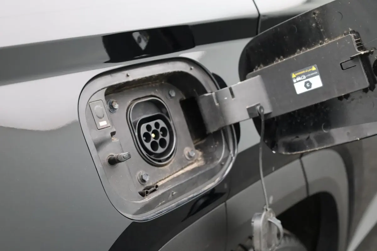 1.6 T-GDI PHEV Premium | Achterbank in delen neerklapbaar | Achterruitverwarming | Achteruitrij assistent | Leder | Stoelverwarming & Stoelventilatie | Elektrische achterklep | Elektr. stoel