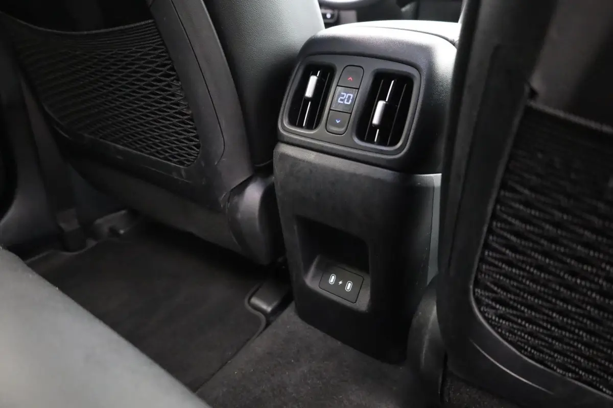 1.6 T-GDI PHEV Premium | Achterbank in delen neerklapbaar | Achterruitverwarming | Achteruitrij assistent | Leder | Stoelverwarming & Stoelventilatie | Elektrische achterklep | Elektr. stoel