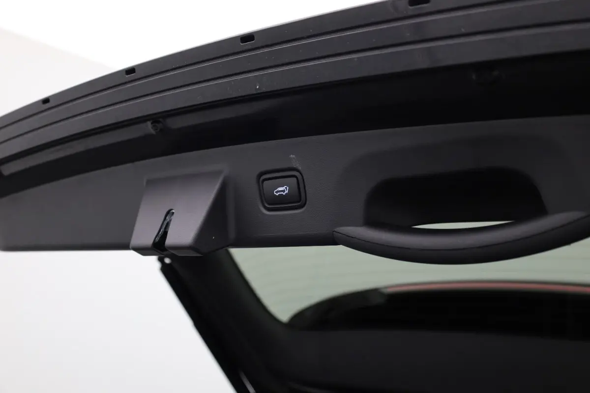 1.6 T-GDI PHEV Premium | Achterbank in delen neerklapbaar | Achterruitverwarming | Achteruitrij assistent | Leder | Stoelverwarming & Stoelventilatie | Elektrische achterklep | Elektr. stoel