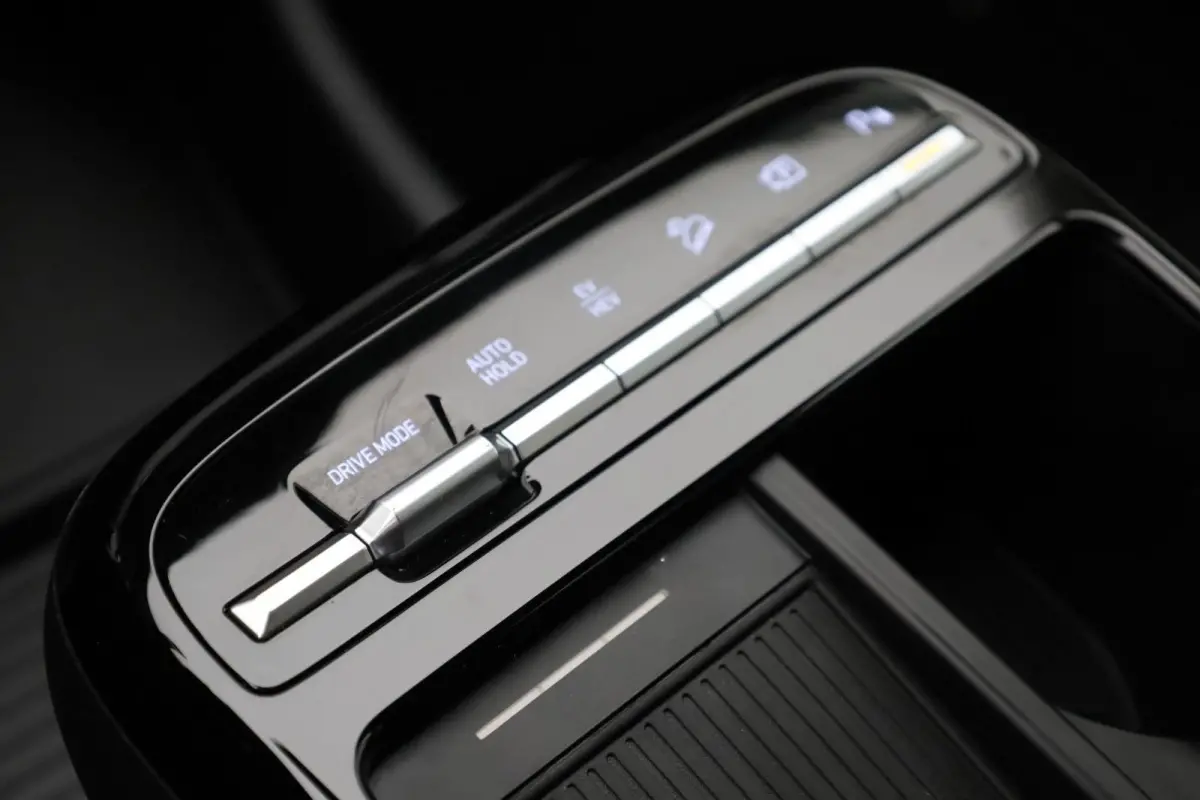 1.6 T-GDI PHEV Premium | Achterbank in delen neerklapbaar | Achterruitverwarming | Achteruitrij assistent | Leder | Stoelverwarming & Stoelventilatie | Elektrische achterklep | Elektr. stoel