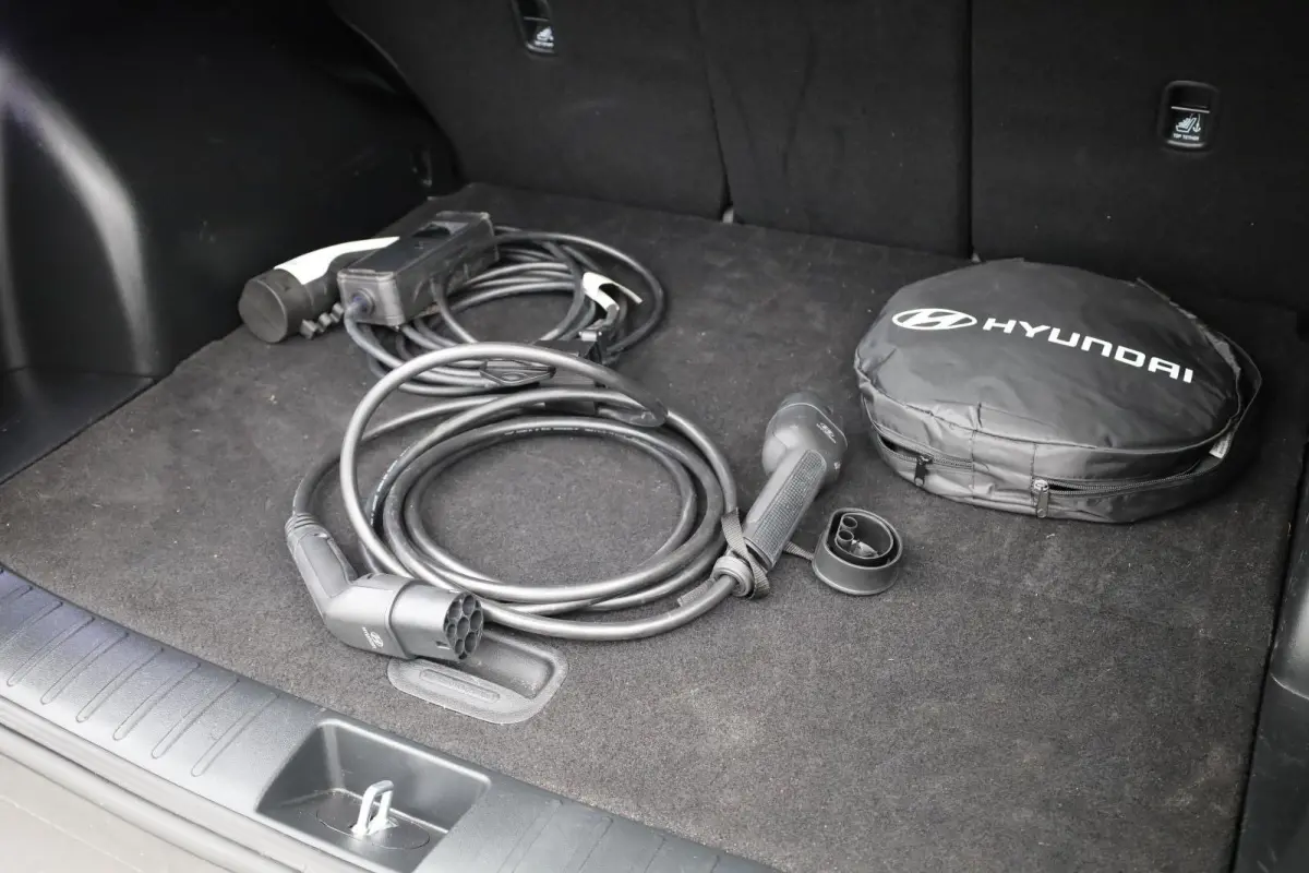 1.6 T-GDI PHEV Premium | Achterbank in delen neerklapbaar | Achterruitverwarming | Achteruitrij assistent | Leder | Stoelverwarming & Stoelventilatie | Elektrische achterklep | Elektr. stoel