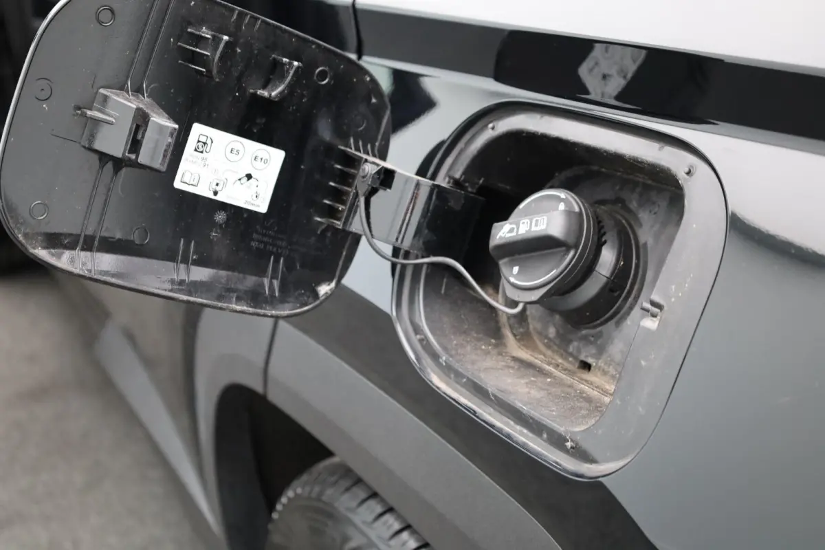 1.6 T-GDI PHEV Premium | Achterbank in delen neerklapbaar | Achterruitverwarming | Achteruitrij assistent | Leder | Stoelverwarming & Stoelventilatie | Elektrische achterklep | Elektr. stoel