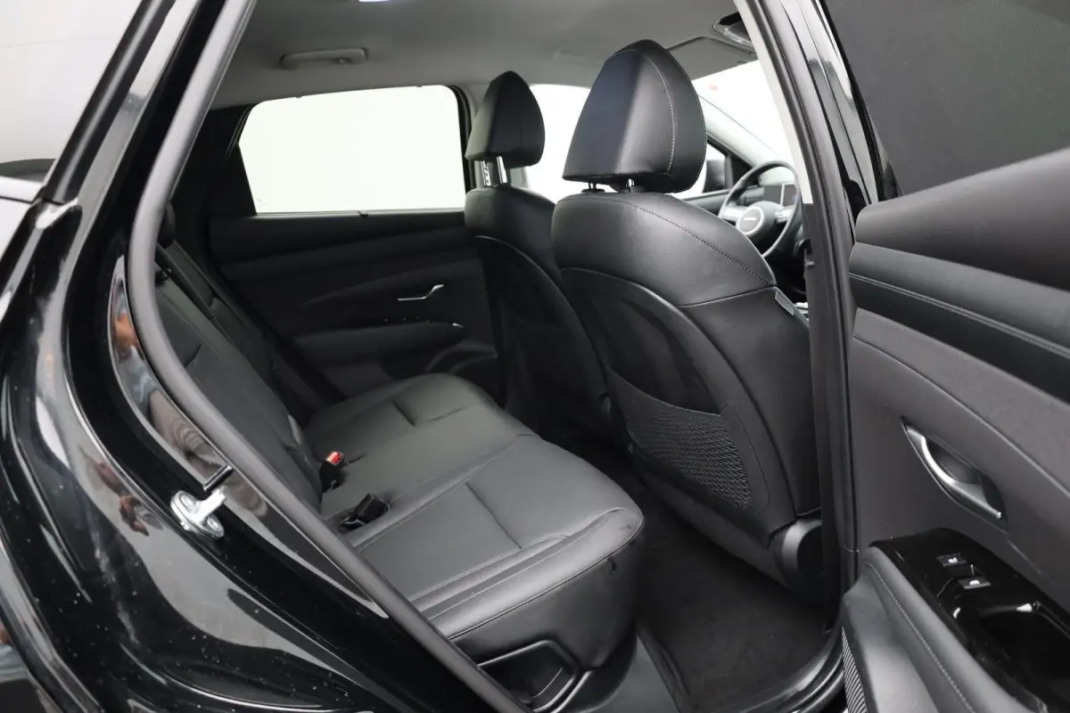 1.6 T-GDI PHEV Premium | Achterbank in delen neerklapbaar | Achterruitverwarming | Achteruitrij assistent | Leder | Stoelverwarming & Stoelventilatie | Elektrische achterklep | Elektr. stoel