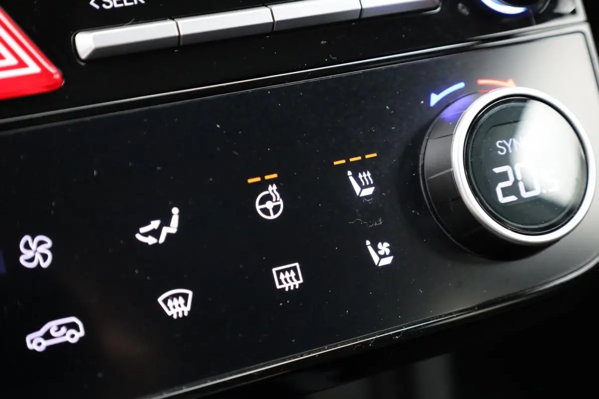 1.6 T-GDI PHEV Premium | Achterbank in delen neerklapbaar | Achterruitverwarming | Achteruitrij assistent | Leder | Stoelverwarming & Stoelventilatie | Elektrische achterklep | Elektr. stoel