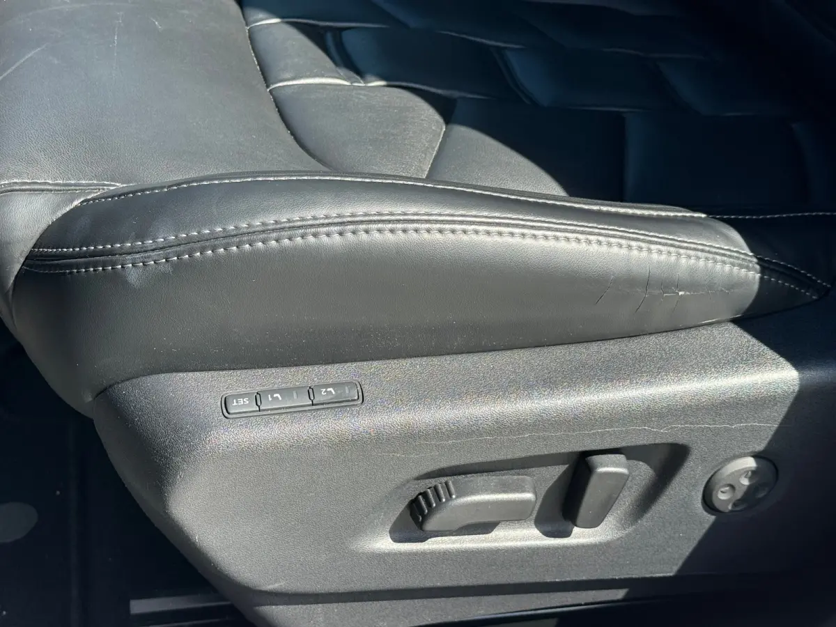 1.2 Business Edition Panoramadak | LEDER | Trekhaak | Elek.Stoel | All Season | Camera | Nette auto! | Audio installatie premium | Cruise control | Elektrische ramen achter