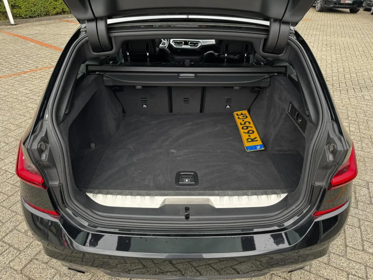 330e xDrive|MSport|Leder|Sfeerve|19"|BTW