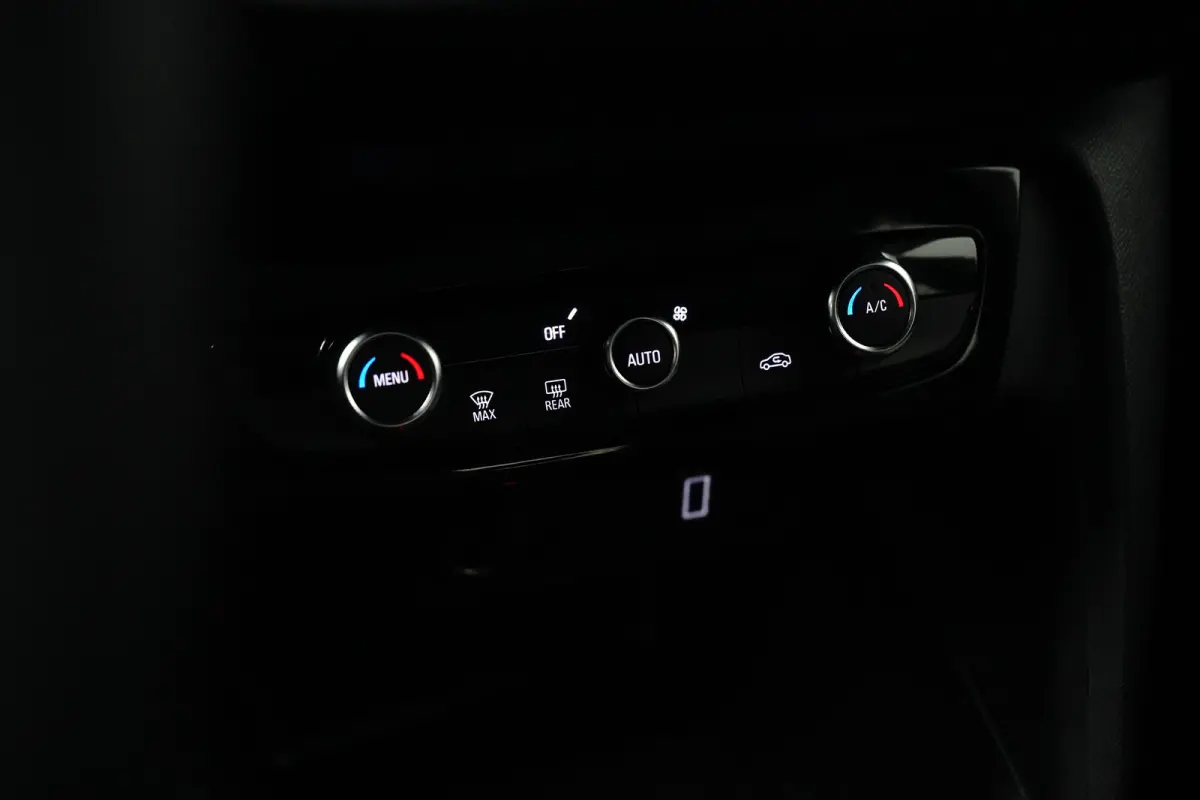 Edition 50 kWh Cruise Control | Parkeersensoren Achter | Carplay (Draadloos) | Digitaal Dashboard | LED Dagrij | Apple Carplay/Android Auto|telefoonintegratie premium | Cruise control | DAB 