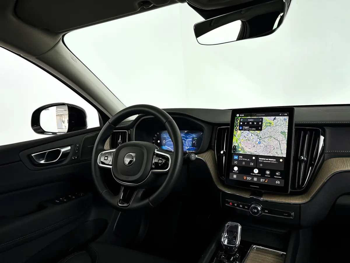 T6 Plug-in hybrid AWD Ultra Dark | Panoramadak | 360° camera | Head-up display | Luchtvering | Harman Kardon | Stoel- en stuurverwarming | Trekhaak