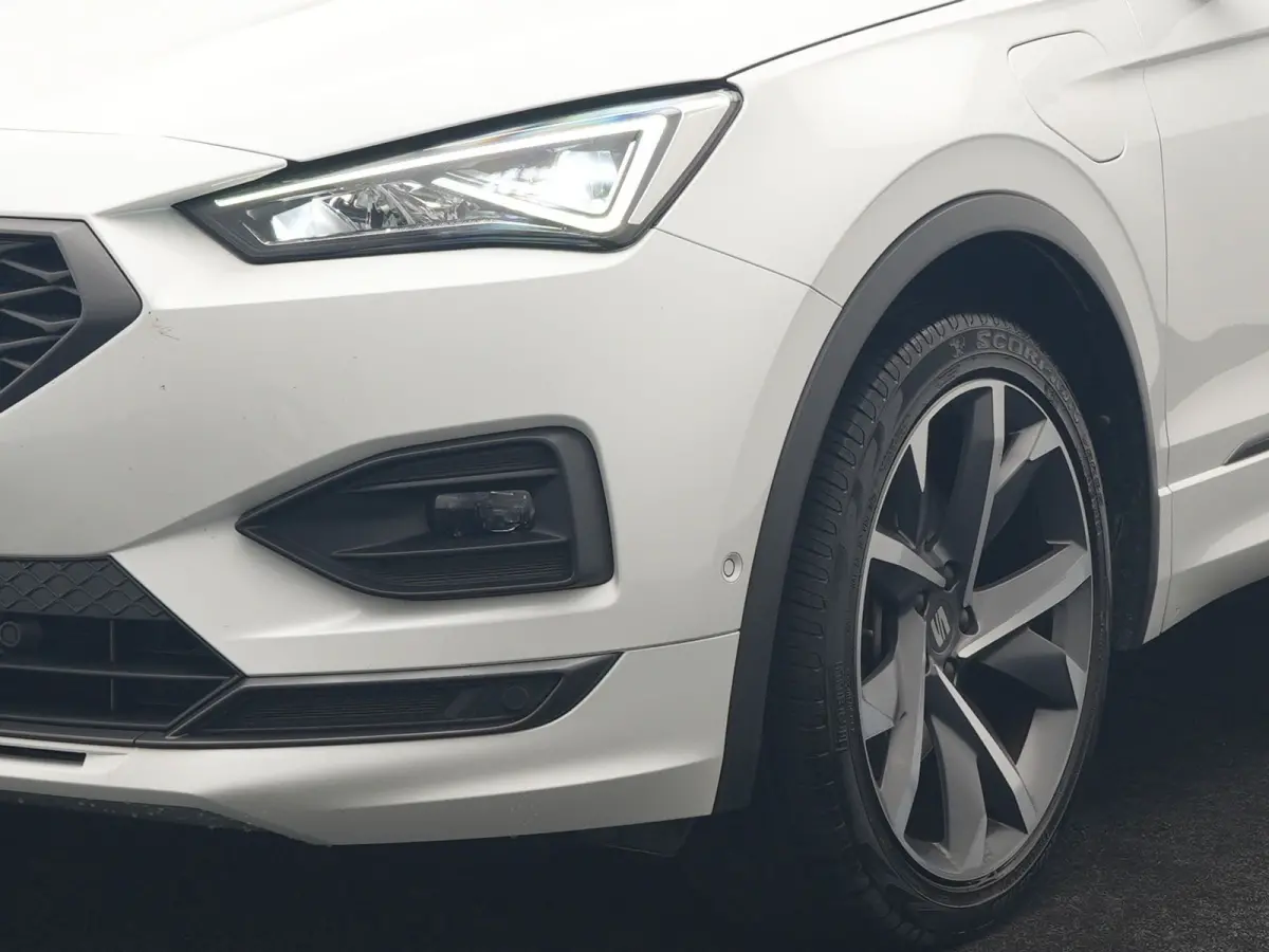 1.4 TSI e-Hybrid FR Business Intense PHEV 245pk | Trekhaak Af Fabriek | Adaptive Cruise | 360 Camera | Sportstoelen Memory & Verwarmd | Keyless | Blis | Stuur Verwarmd | Apple Carplay | Navi
