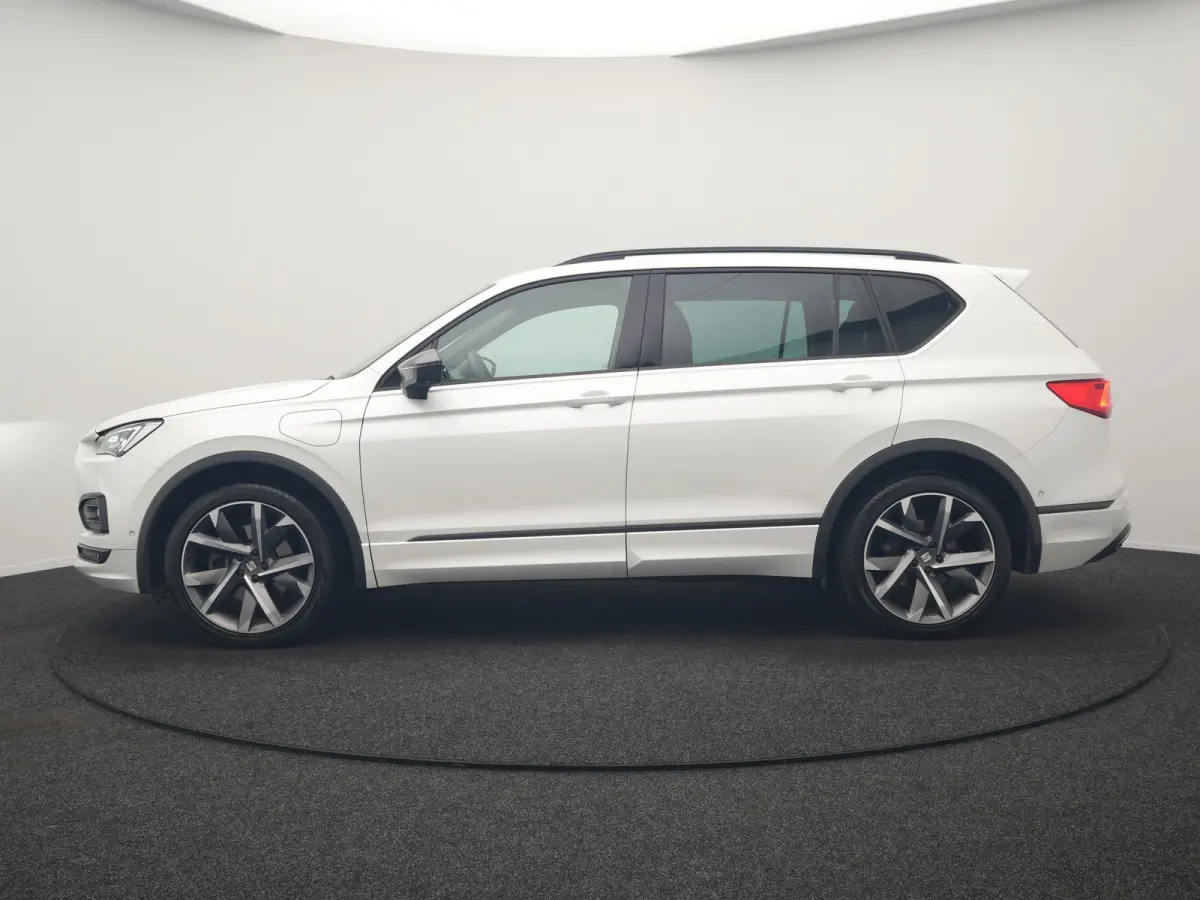 1.4 TSI e-Hybrid FR Business Intense PHEV 245pk | Trekhaak Af Fabriek | Adaptive Cruise | 360 Camera | Sportstoelen Memory & Verwarmd | Keyless | Blis | Stuur Verwarmd | Apple Carplay | Navi