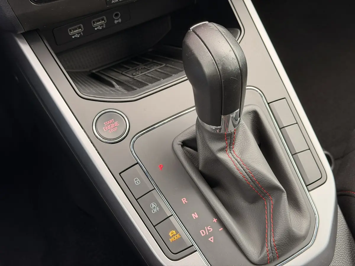 1.0 TSI FR Trekhaak CarPlay Keyless Navi ACC Stoelverwarming