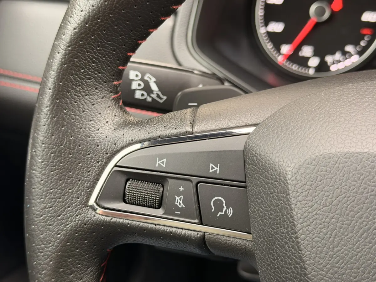 1.0 TSI FR Trekhaak CarPlay Keyless Navi ACC Stoelverwarming