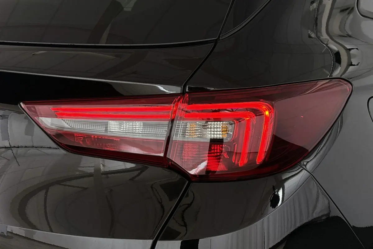 1.6 Turbo Plug-In Hybrid Level 4 GS Stuur-Stoelverwarming Camera Keyless IntelliLux Koplampen