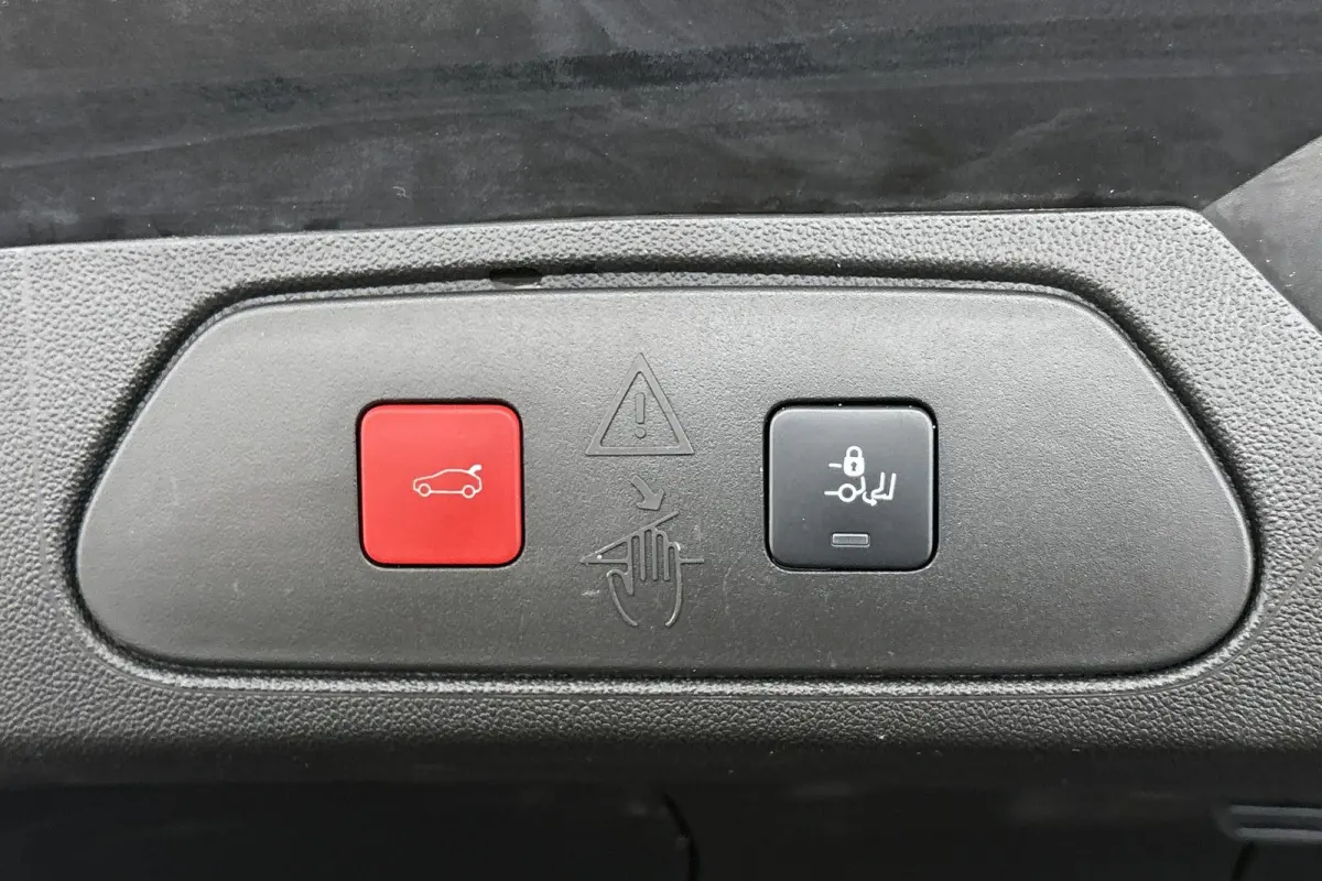 1.6 Turbo Plug-In Hybrid Level 4 GS Stuur-Stoelverwarming Camera Keyless IntelliLux Koplampen