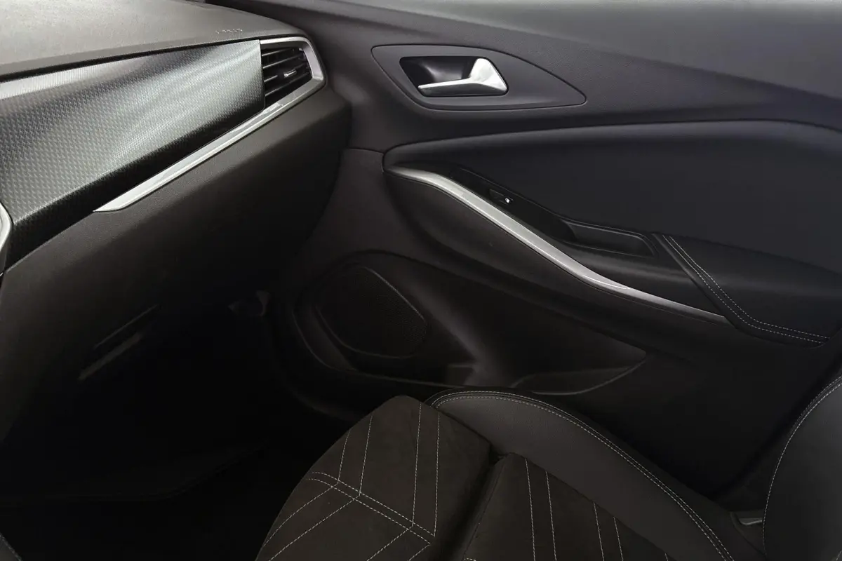 1.6 Turbo Plug-In Hybrid Level 4 GS Stuur-Stoelverwarming Camera Keyless IntelliLux Koplampen