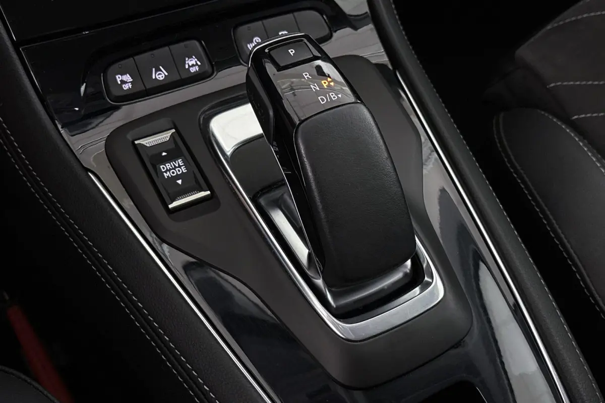 1.6 Turbo Plug-In Hybrid Level 4 GS Stuur-Stoelverwarming Camera Keyless IntelliLux Koplampen